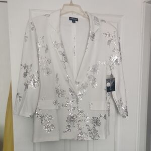 Elegant White and Silver Blazer with Luxurious Details